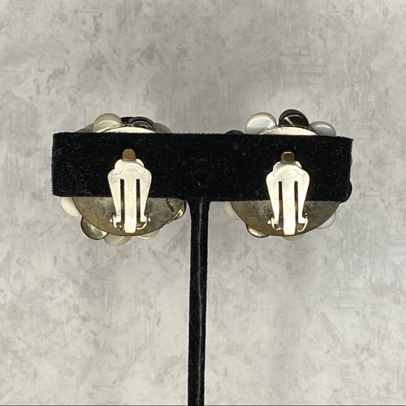 Vintage Japan B&W Pearl Clip On Earrings - Picture 3 of 6